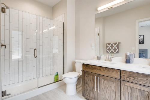 Elberts Escape Sleeps 8 Lakefront Views in Georgetown, USA