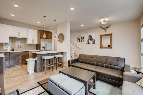 Elberts Escape Sleeps 8 Lakefront Views in Georgetown, USA