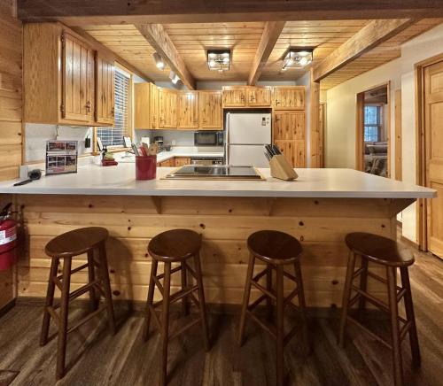 Chipmunk Lodge by NW Comfy Cabins