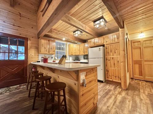 Chipmunk Lodge by NW Comfy Cabins