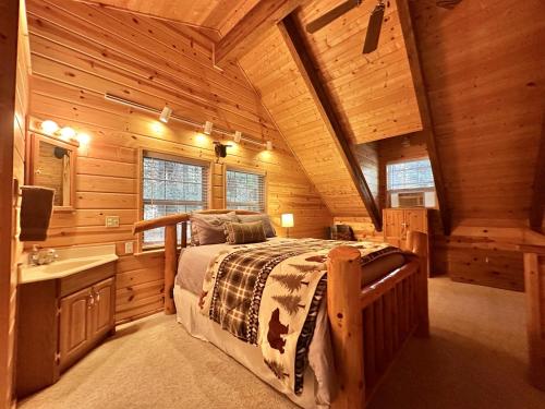 Chipmunk Lodge by NW Comfy Cabins