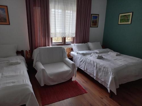 1 double bed, 1 twin bed, 1 sofa bed