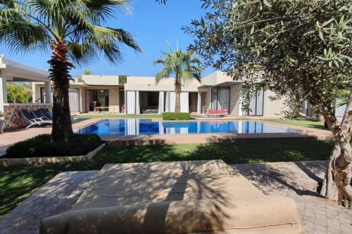 Villa 751, Villa d'architecte, cuisinière, piscine chauffée et services, Marakéš (fotografie 5)