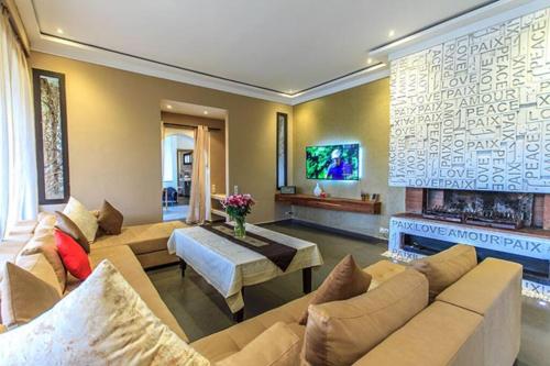 Villa 751, Villa d'architecte, cuisinière, piscine chauffée et services, Marakéš (fotografie 10)