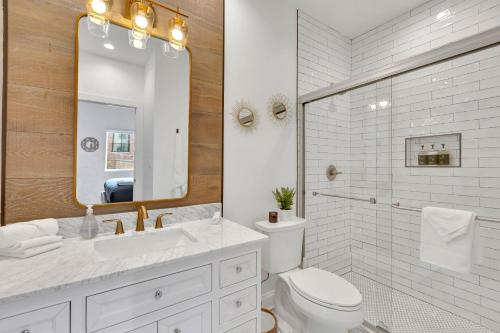 Bright Modern 4Bd 2Ba in the Heart of Wrigleyville condo in Chicago, USA