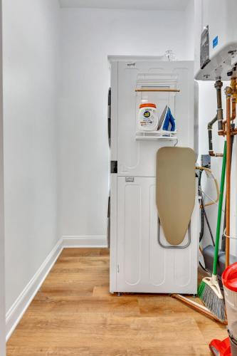 Bright Modern 4Bd 2Ba in the Heart of Wrigleyville condo - main image