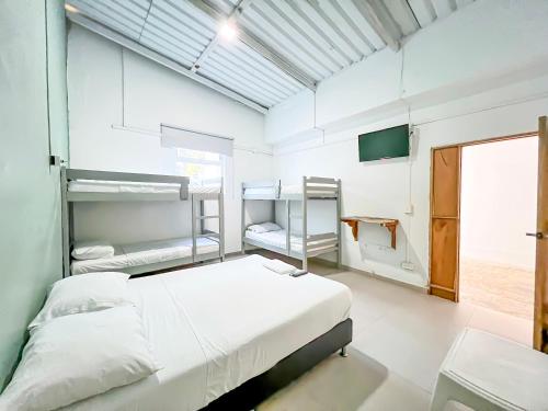 1 double bed, 2 bunk beds