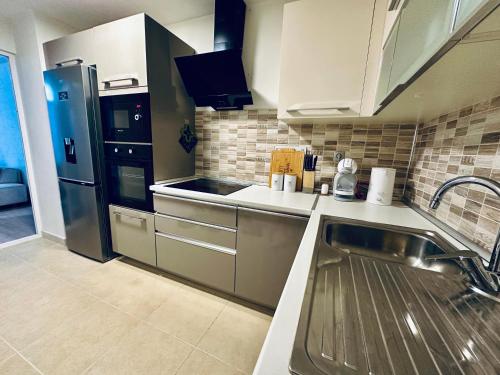 Regina's Sky City Apartment, Skopje (photo 11)