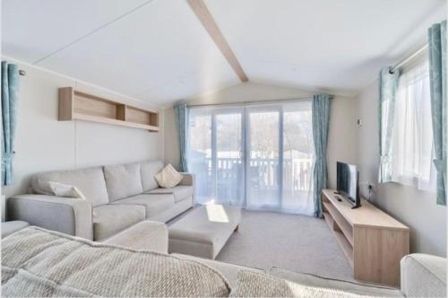 Water Sky Getaways 3-bedroom caravans at Durdle Door