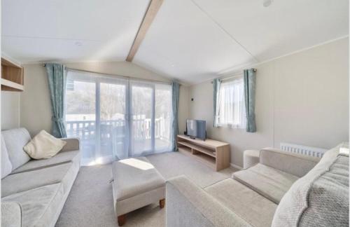 Water Sky Getaways 3-bedroom caravans at Durdle Door