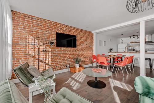 ST-JO 38 Downtown, Terrace, AC, Babyfoot
