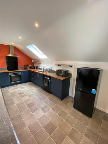 virtuve, stylish and modern Spacious 2 bedroom apartment in Lanveino