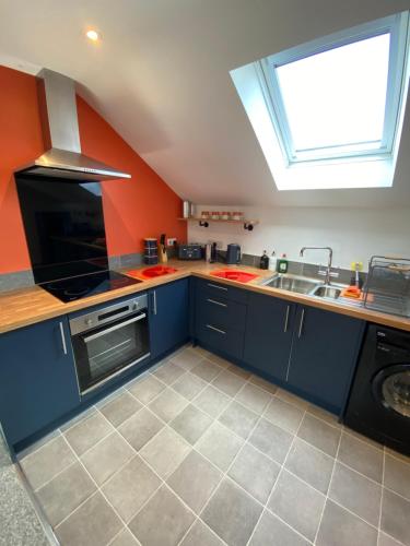 virtuve, stylish and modern Spacious 2 bedroom apartment in Lanveino