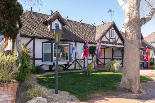 Solvang Inn & Cottages