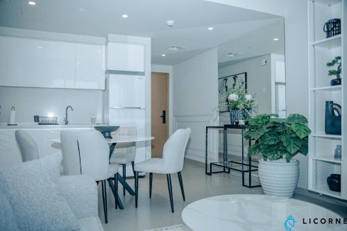 Unveil Downtown Luxury, 1BR Majestic Skyline Views - Downtown Views ll, Dubai (Foto 9)