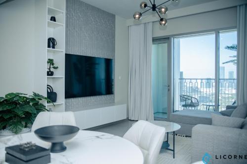 Unveil Downtown Luxury, 1BR Majestic Skyline Views - Downtown Views ll, Dubai (Foto 10)