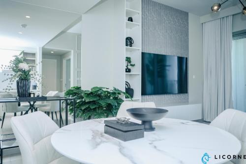 Unveil Downtown Luxury, 1BR Majestic Skyline Views - Downtown Views ll, Dubai (Foto 8)