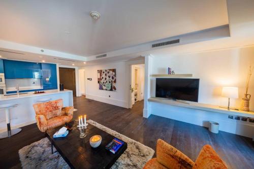 Boulevard, Abdali Luxury 1 BR Apartment, Amman (photo 7)