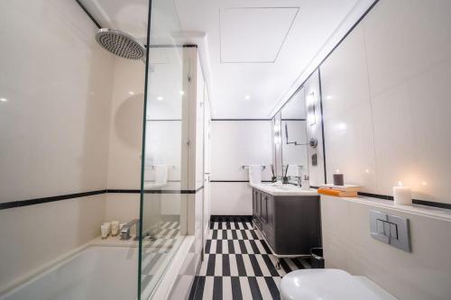 Boulevard Abdali Luxury 1 BR Apartment - image 12