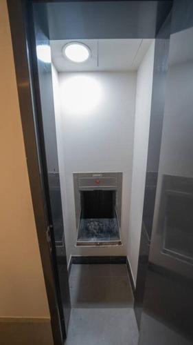 Boulevard, Abdali Luxury 1 BR Apartment, Amman (photo 9)