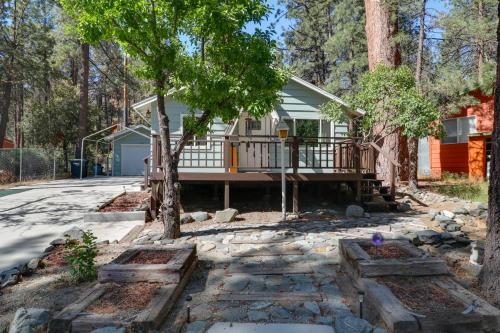 Wrightwood Cabin about 4 Mi to Mtn High Resort! - Wrightwood