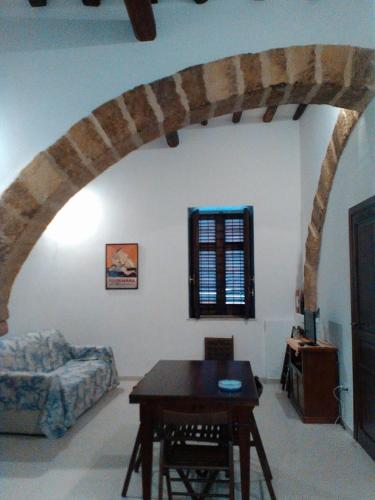 One-Bedroom Apartment image 9