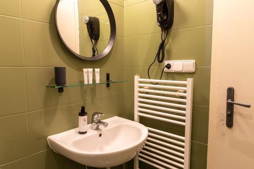 Deluxe Double Room image 10
