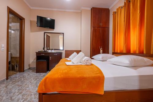 Double or twin room, economy