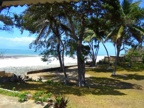 Diani Beachalets Room Type - Three-Bedroom Cottage Sea Facing Diani Beachalets Room Type - Three-Bedroom Cottage Sea Facing
