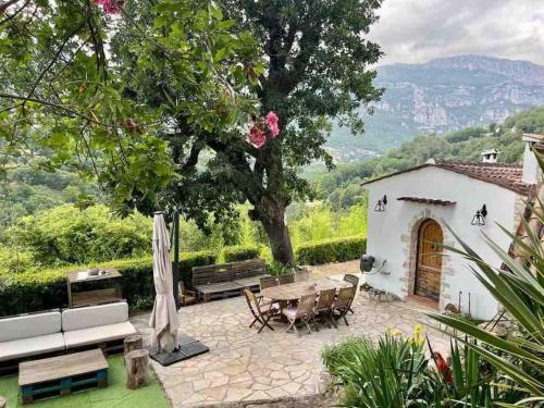 Villa au calme 2 maisons ,vue panoramique,piscine