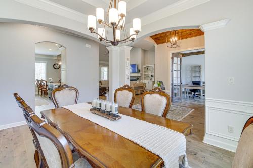 Spacious Hot Springs Village Home Less Than 1 Mi to Lake! in Lonsdale, USA