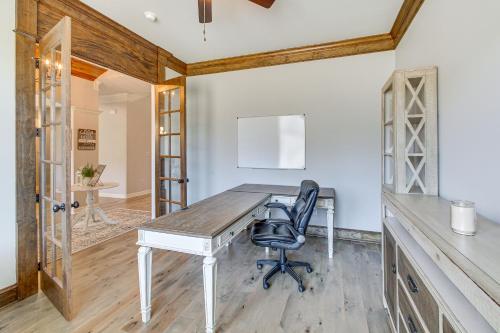 Spacious Hot Springs Village Home Less Than 1 Mi to Lake! in Lonsdale, USA