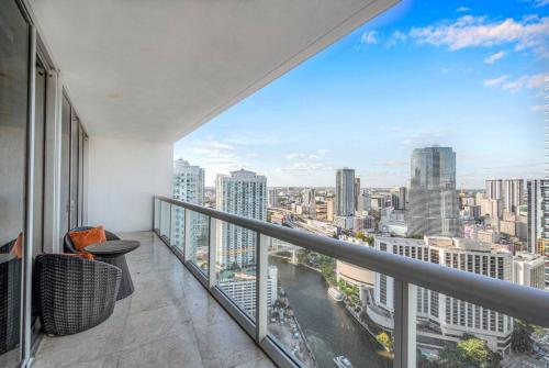 Icon 39th Floor 1 Bedroom apartment- Bay & City View- FREE SPA in Miami, USA
