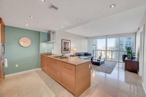 Icon 39th Floor 1 Bedroom apartment- Bay & City View- FREE SPA in Miami, USA