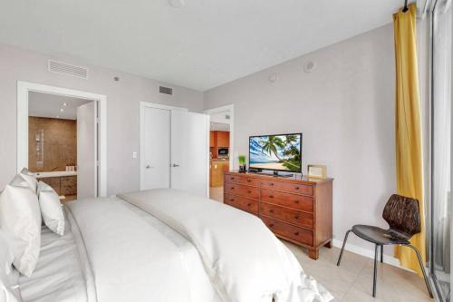 Icon 39th Floor 1 Bedroom apartment- Bay & City View- FREE SPA in Miami, USA