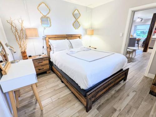 Farm Style & Patio, Snacks/BBQ- 5 Min to Beach! in Lake Worth, USA