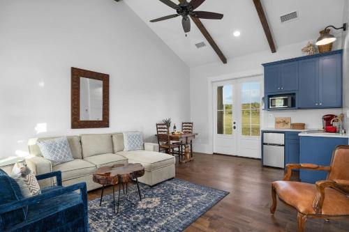 Bluebonnet Cottage with hot tub & VIEWS