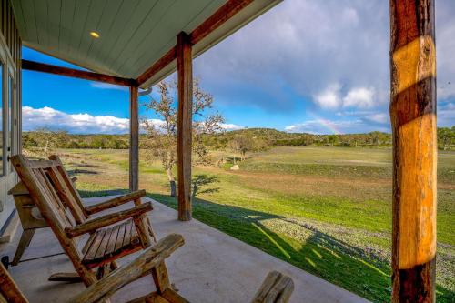 Bluebonnet Cottage with hot tub & VIEWS