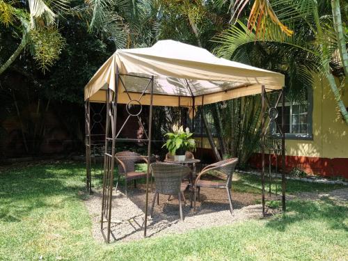 Casa Macuca y la Esquinita by Rotamundos in Cuernavaca, Mexico