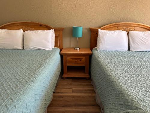 Queen Room with Two Queen Beds image 3