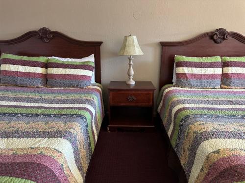 Queen Room with Two Queen Beds image 5