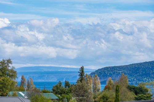 Lake Life Kinloch - Taupo Holiday Home
