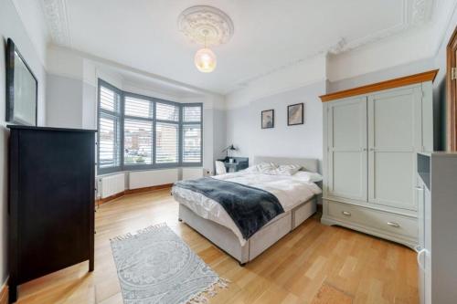 London City Large Two Bedroom Apartment - London