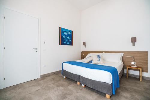Superior Double or Twin Room with Terrace image 3