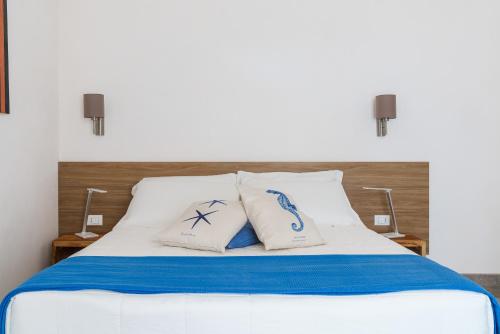 Superior Double or Twin Room with Terrace image 1