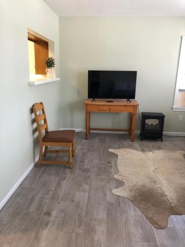 Sunset Inn and Suites – Fredericksburg, TX