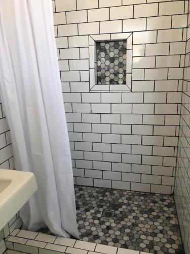 Sunset Inn and Suites – Fredericksburg, TX
