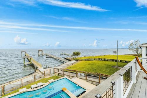 Kemah Bayfront Luxury Resort Getaway with Pool