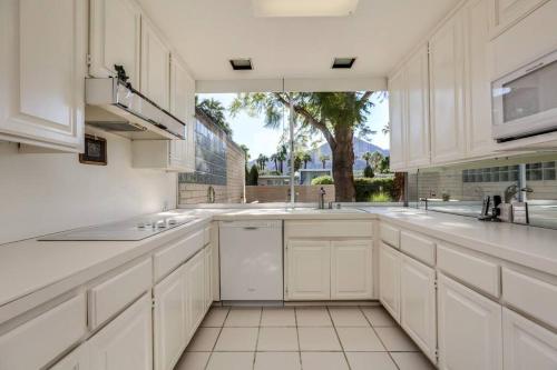 廚房, Luminous William F. Cody designed home in 印第安維爾斯(CA)