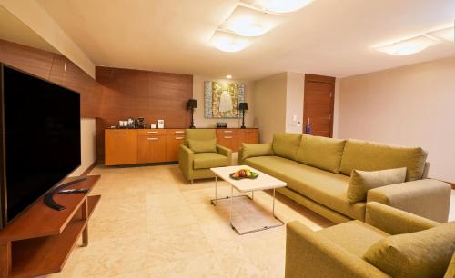 room detail thumbnail 1